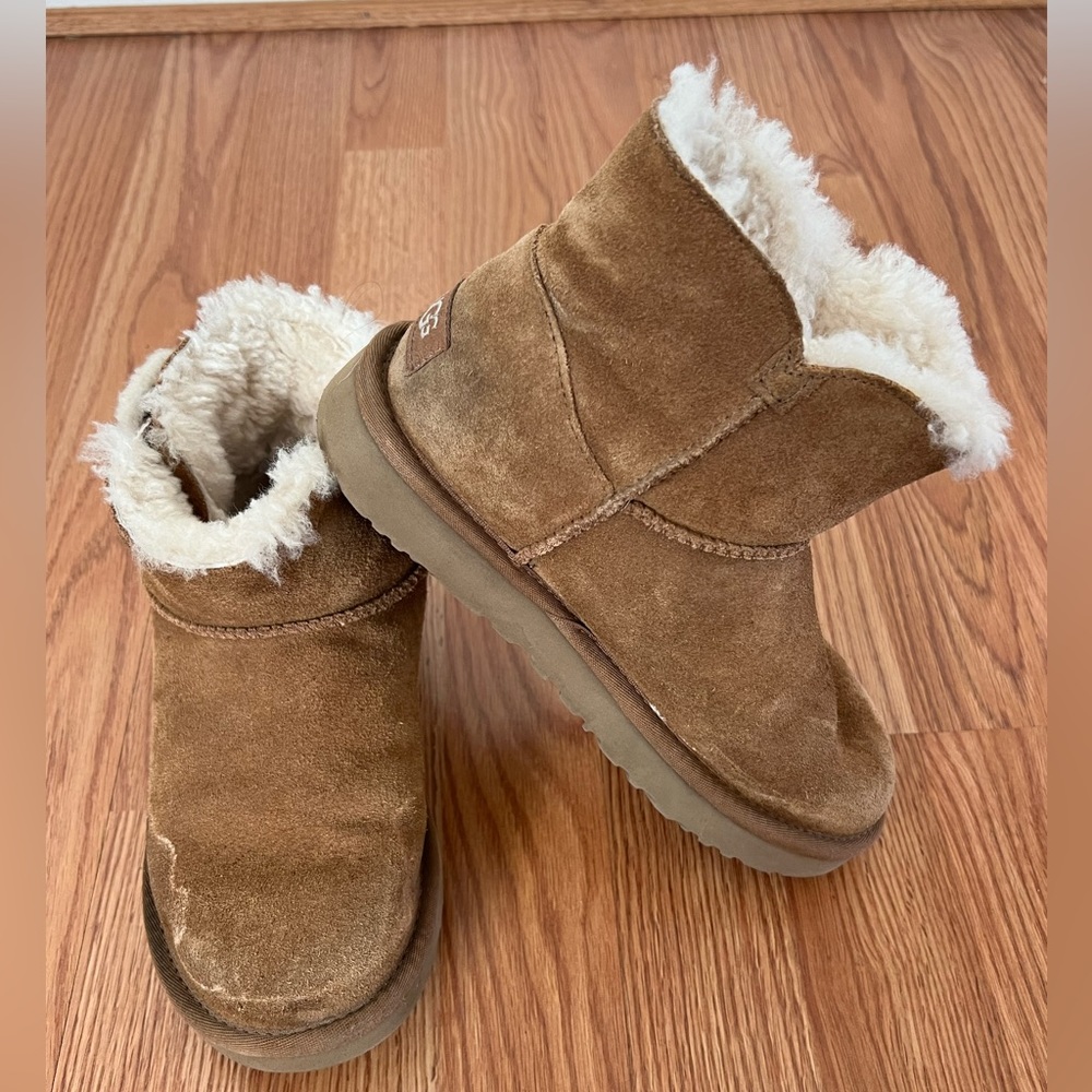 UGG Mini Bailey Fluff Buckle Camel Brown Suede Ankle Booties Woman/Youth Size 5